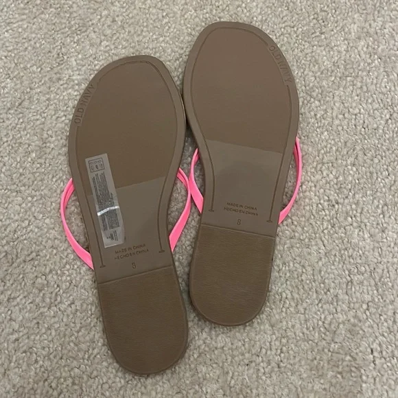 Bundle of 4 Pairs of Women’s Old Navy Sandals and Flip Flops - Size 8 - Picture 9 of 9